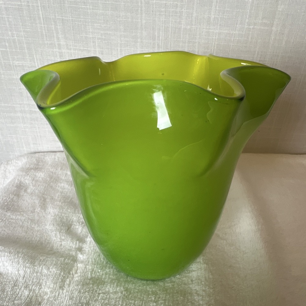 Vintage Green Cased Art Glass Vase 5" Ruffled Handkerchief Rim Heavy 1 lb 3 oz